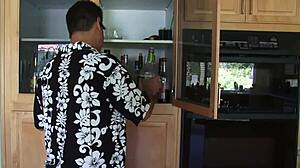 Yasmine de Leon destrozada por gigoló blanco