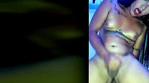 Ts Angelique frister med dildo-lek og eksplosiv klimaks