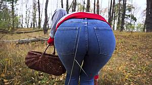 Milf bends over flashing big ass 😏