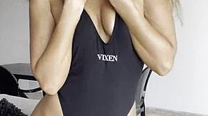 Babe in bikini invites undressing