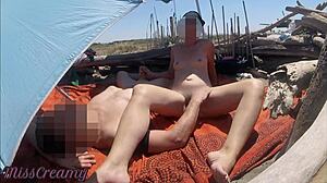 Ukázanie piče cudzím na verejnej pláži