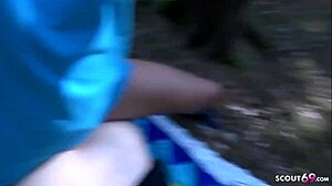 Echte deutsche Teen 18+ Hure im Berliner Wald gefickt! 😈