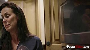 chat o drsném bondage zábavě mámy a nevlastní dcery