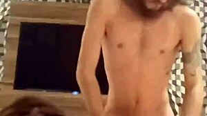 novinha casada sucking the huge dick and getting fucked by husband in threesome