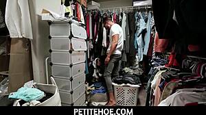 Küçük 18+ Genç Orospu Panda Kostümünde Çok Vahşi Hissediyor