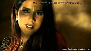 MILF árabe exótica encanta com movimentos sensuais de dança