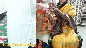 भारतीय कपल्स की शादी की रात वाइल्ड थ्रीसम में बदल जाती है मदर-इन-लॉ के साथ