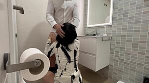 Я говорю официанту, что проберусь в туалет для дикого секса и грязного минета