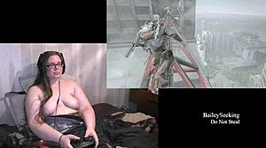 Γυμνή BBW παίζει Last of Us 2 σε καυτό σεξ