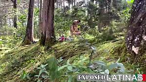 ฉันหลงทางในป่ากับคาโรไลนา ลาตินวัยรุ่น 18+ แล้วเราก็เย็ดกันอย่างหนัก