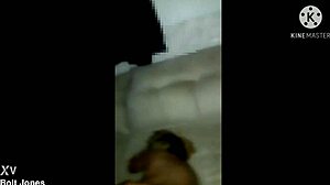 vizinha chama no portao e pede pau amigo no sofa, mas eu acho que ela quis dizer pau amigo