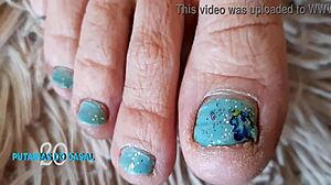 Asian girl worships feet in fetish play!