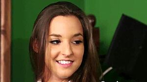 Peculiar Stunner Faces a Load and Handles It All.