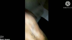 vizinha chama no portao e pede pau amigo no sofa, mas eu acho que ela quis dizer pau amigo