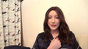 和丰满美女的狂野夜晚，她的变态男友让事情疯狂