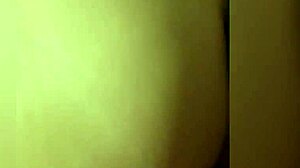 Essa gostosa tem uma buceta muito molhada