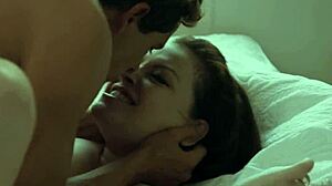 Gorąca kuguar uwodzi naiwnego ogiera na dziką akcję na psie