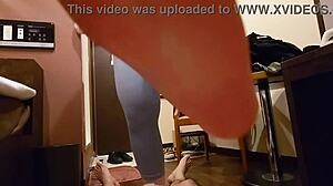 【もりまんしこしこ】21歳女子の足の裏で顔ふみしこしこ射精！【pov】