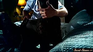 Enteada peituda leva foda dura no quarto