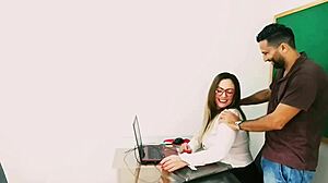 Professora gets a MASSAGE and sucks JOSEPH BRITADEIRA's big cock