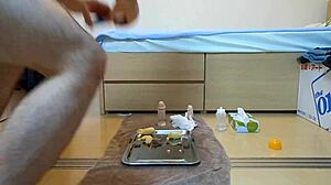 Banánnal szóló maszturbálás dildóval