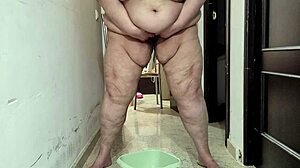 coolmarina destroys her bbw pussy after pissing everywhere