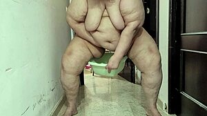 coolmarina destroys her bbw pussy after pissing everywhere