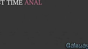 Intensive lesbische Fingersession mit Aaliyah Hadid und Emma Hix