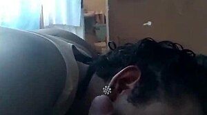 Travesti obediente mamando verga