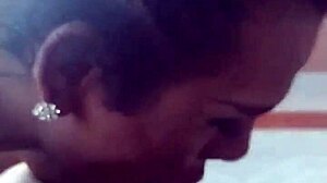 Travesti obediente mamando verga