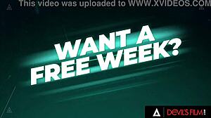 Vau! Bujna milf Lauren Phillips vzame pastorkov kurac globoko v tesni rit!