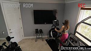 Spannend Vriendje Stiekem Binnen voor Snel Neukje in Afscheiding