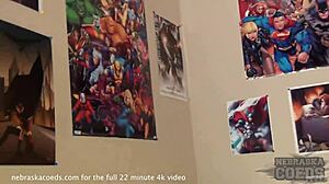 فتاة زنجبيلية سمينة كبيرة المؤخرة تحاول الاستمناء على الكاميرا لأول مرة 😳