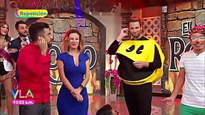 Ingrid Coronado stuns in blue minivestido upskirt