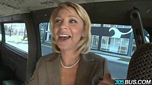 Blondynka łaknie młodego 18+ kutasa w scenie w autobusie publicznym