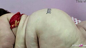 मोटी काली और गोरी लेस्बियन एक दूसरे को जोर से उंगली डालती हैं