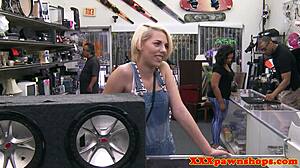 Pawnee 18+ tini szájbaszást kap, majd kutyapózban rejtett voyeur klipen