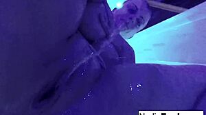 Sexy zápasníčka s dvojitou hračkovou akciu