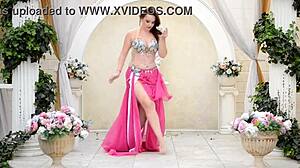 와! 귀여운 러시아 벨리 댄서 캐스팅에서 빛나!