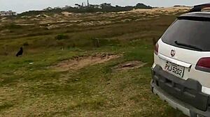 marido e amiga fazem orgia com pescador na praia 😏