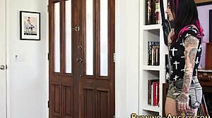 fetish sluts in hd threesome, sharing cum facial