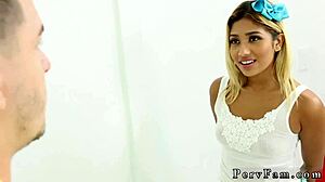 महान टीन 18+ फेशियल विशाल लंड लड़ाई से चौंक जाती हैं