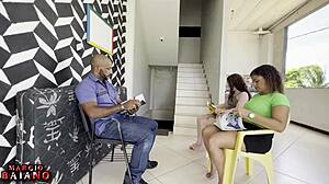 professor com tezão estudantes são castigadas pelo mestre por não saber a lição de matematica