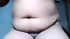 Look at this juicy bhabhi ripping clothes to show her boobs!