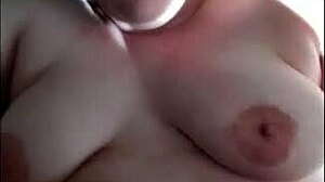 Tina RedAngel แสดงนมใหญ่ในคอมไพล์น้ำเงี่ยนสดๆ