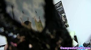 Ebony najstnica 18+ trdo nabita v doggystyle v puščeni posnetki