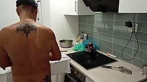 i'm cooking naked in the kitchen, it's so fun
