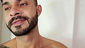 tio ensina sobrinho como seduzir cara em cenas quentes bareback