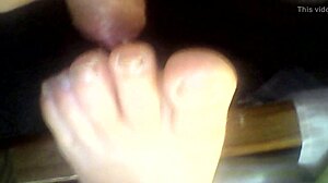 my wife gives me a footjob with leche on her feet