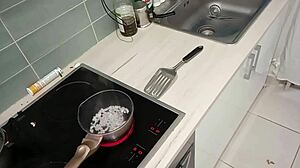 i'm cooking naked in the kitchen, it's so fun